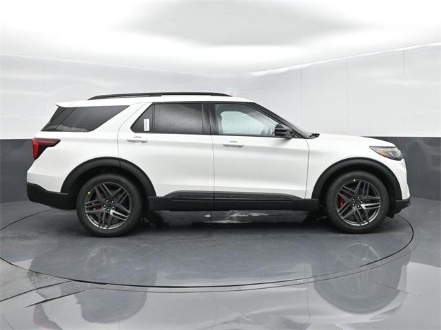 Photo of 2025 Star White Metallic Tri-Coat Ford Explorer