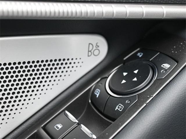 Photo of 2025 Star White Metallic Tri-Coat Ford Explorer