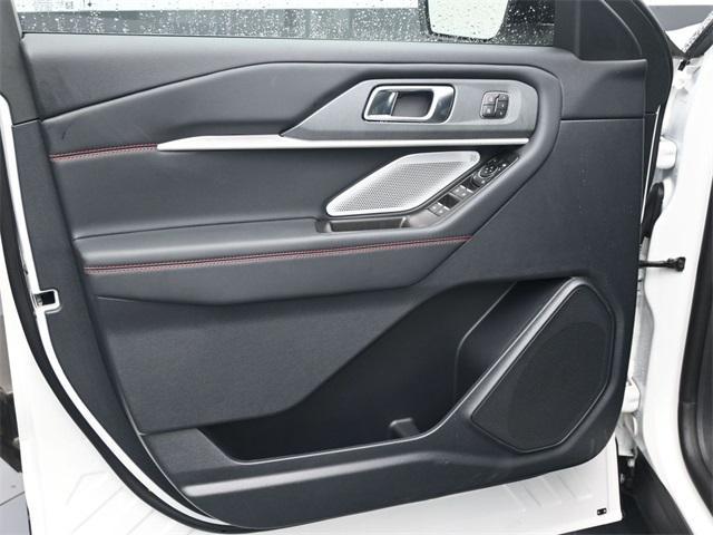 Photo of 2025 Star White Metallic Tri-Coat Ford Explorer