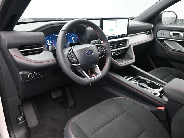 Photo of 2025 Star White Metallic Tri-Coat Ford Explorer