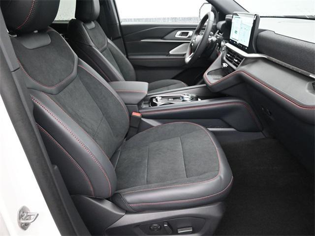 Photo of 2025 Star White Metallic Tri-Coat Ford Explorer