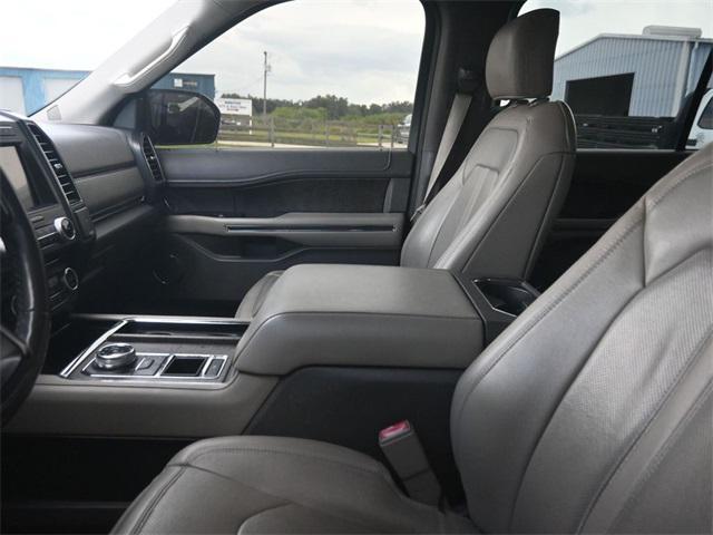 Photo of 2018 Shadow Black Ford Expedition Max