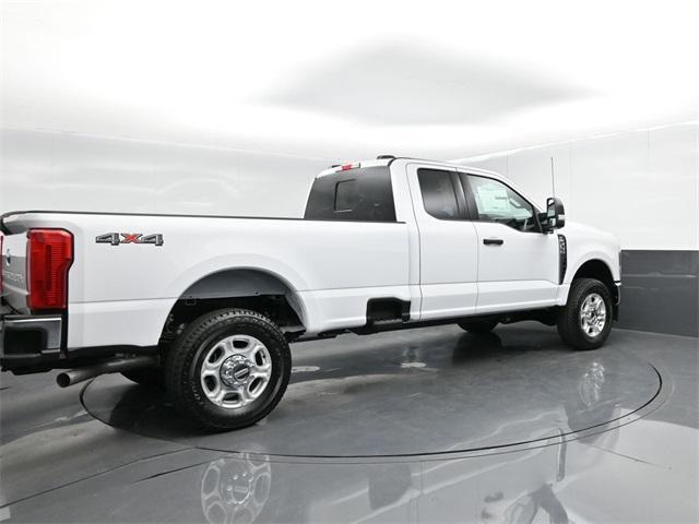 Photo of 2025 Oxford White Ford F-350