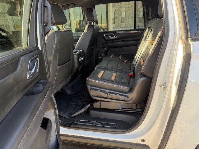 Photo of 2021 White GMC Yukon XL