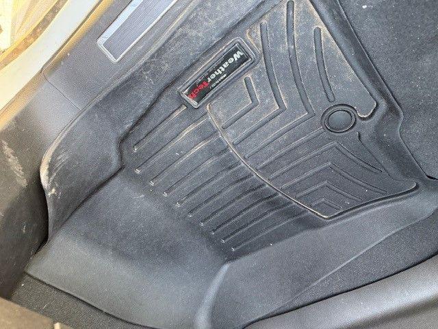 Photo of 2021 White GMC Yukon XL