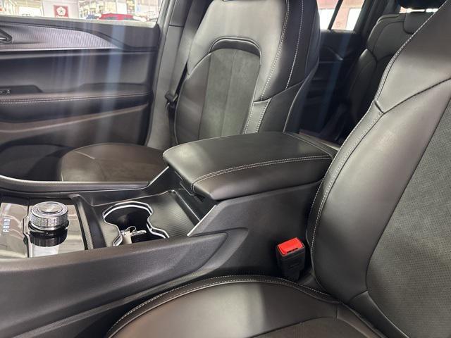 Photo of 2025 Bright White Clearcoat Jeep Grand Cherokee L