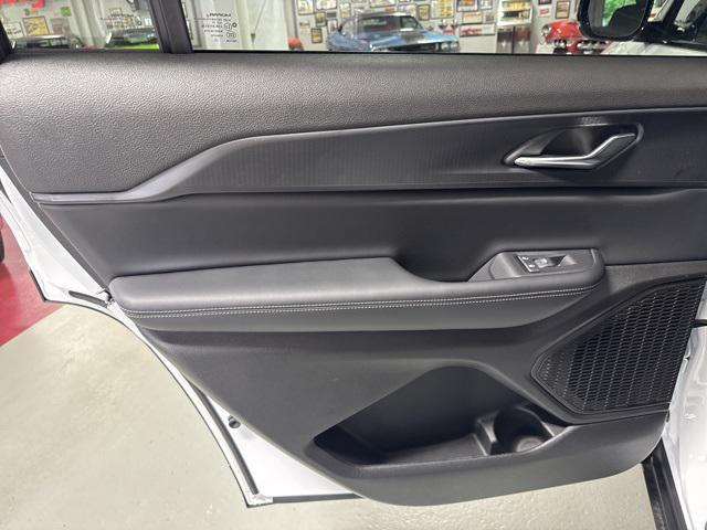 Photo of 2025 Bright White Clearcoat Jeep Grand Cherokee L