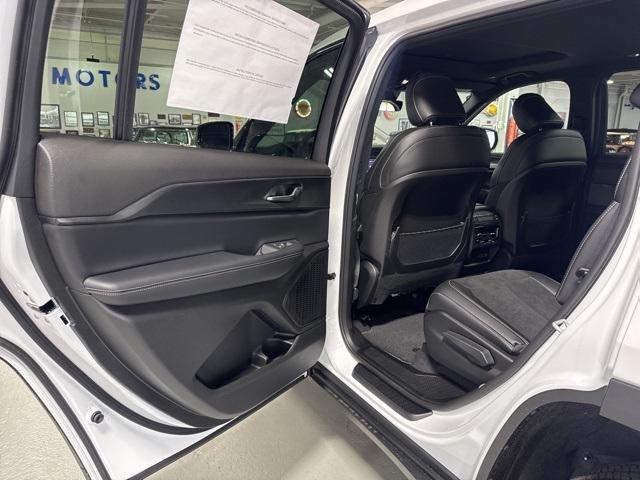 Photo of 2025 Bright White Clearcoat Jeep Grand Cherokee L