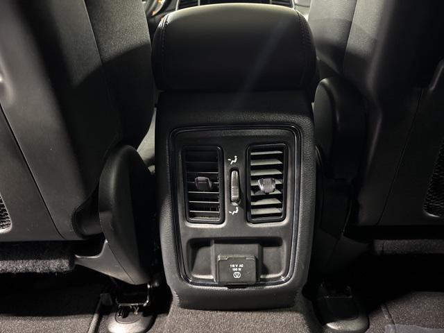 Photo of 2019 Bright White Clearcoat Jeep Grand Cherokee
