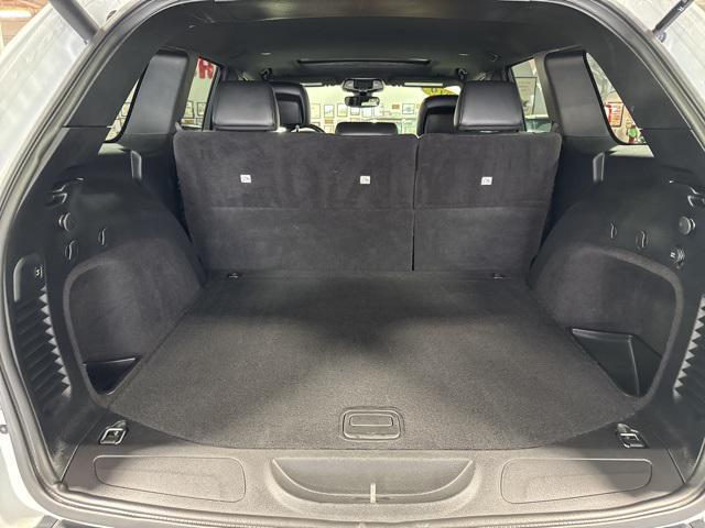 Photo of 2019 Bright White Clearcoat Jeep Grand Cherokee