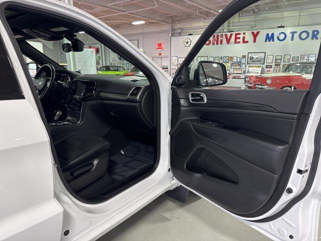 Photo of 2019 Bright White Clearcoat Jeep Grand Cherokee