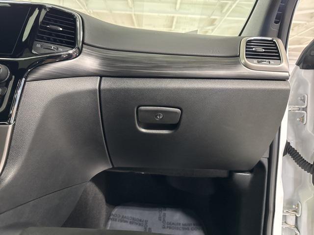 Photo of 2019 Bright White Clearcoat Jeep Grand Cherokee