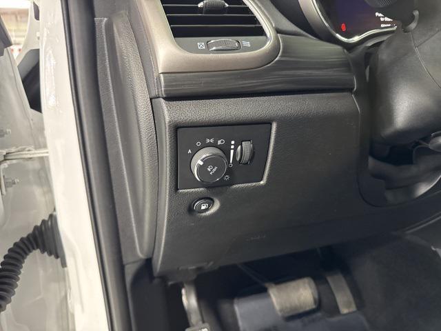 Photo of 2019 Bright White Clearcoat Jeep Grand Cherokee
