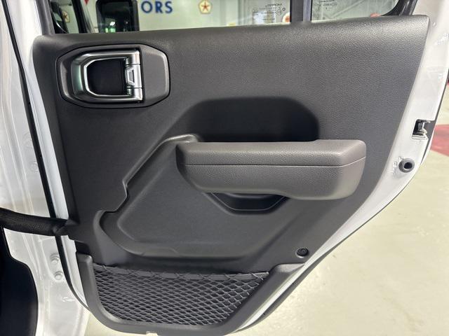 Photo of 2025 Bright White Clearcoat Jeep Wrangler