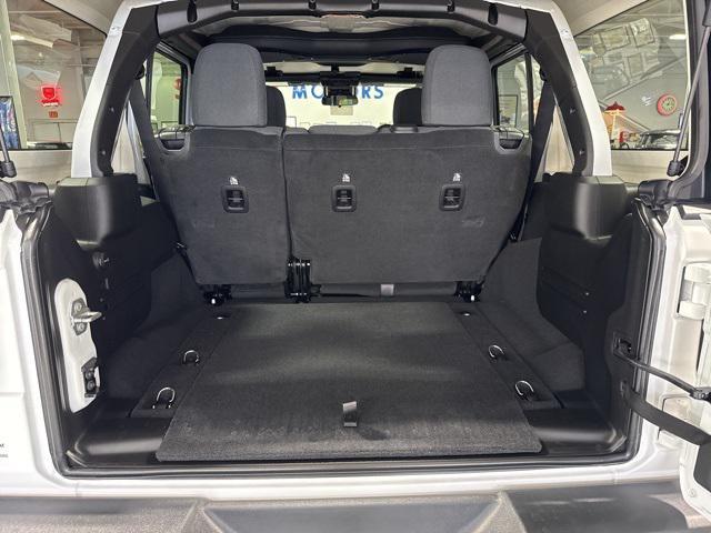 Photo of 2025 Bright White Clearcoat Jeep Wrangler