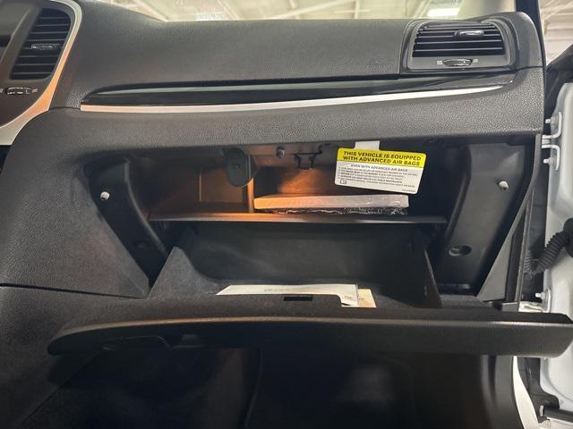 Photo of 2023 Bright White Clearcoat Chrysler 300