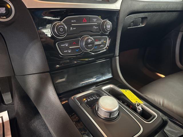 Photo of 2023 Bright White Clearcoat Chrysler 300