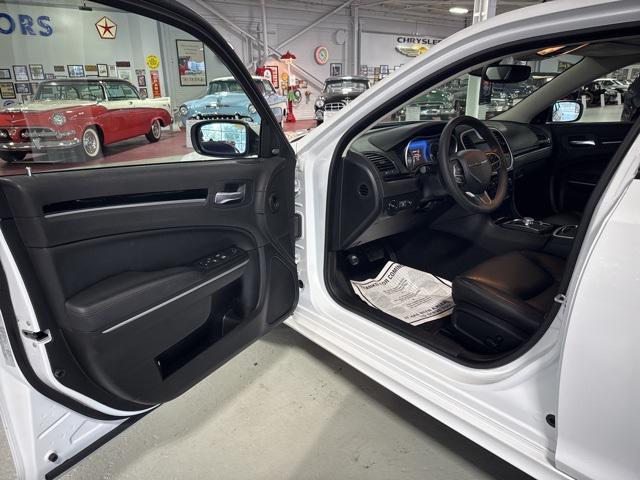 Photo of 2023 Bright White Clearcoat Chrysler 300