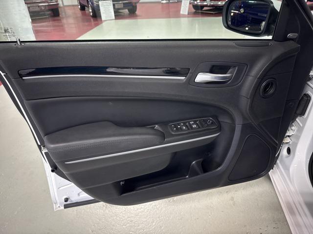 Photo of 2023 Bright White Clearcoat Chrysler 300