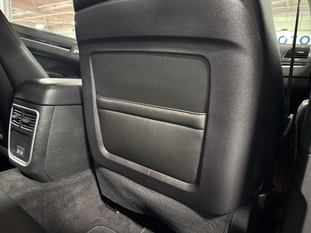 Photo of 2023 Bright White Clearcoat Chrysler 300