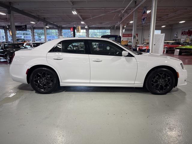 Photo of 2023 Bright White Clearcoat Chrysler 300