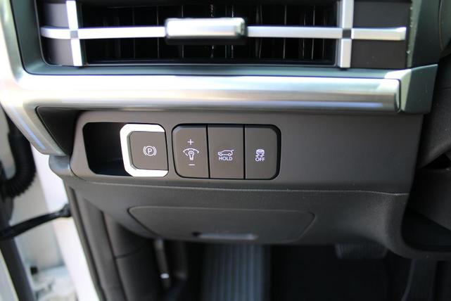 Photo of 2025 White Hyundai SANTA FE HEV