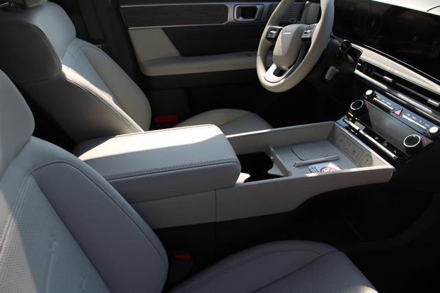 Photo of 2025 White Hyundai SANTA FE HEV