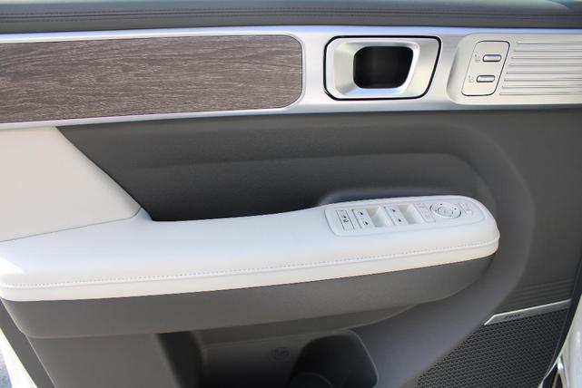 Photo of 2025 White Hyundai SANTA FE HEV