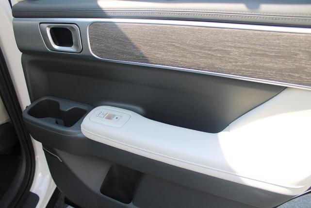 Photo of 2025 White Hyundai SANTA FE HEV