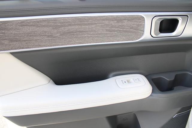 Photo of 2025 White Hyundai SANTA FE HEV