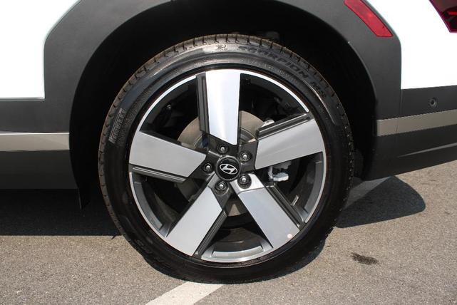 Photo of 2025 White Hyundai SANTA FE HEV