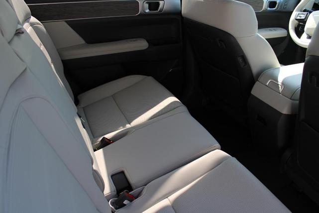 Photo of 2025 White Hyundai SANTA FE HEV