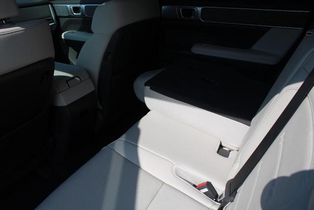Photo of 2025 White Hyundai SANTA FE HEV