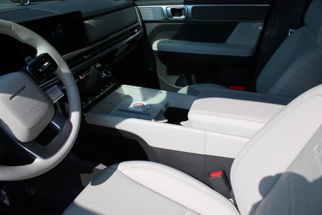 Photo of 2025 White Hyundai SANTA FE HEV