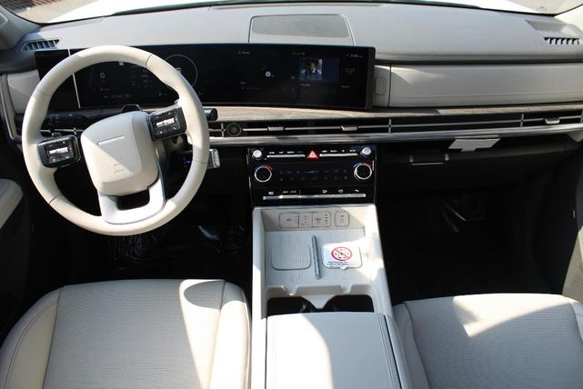 Photo of 2025 White Hyundai SANTA FE HEV