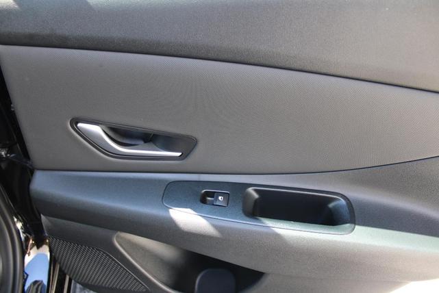 Photo of 2025 Black Hyundai ELANTRA HEV