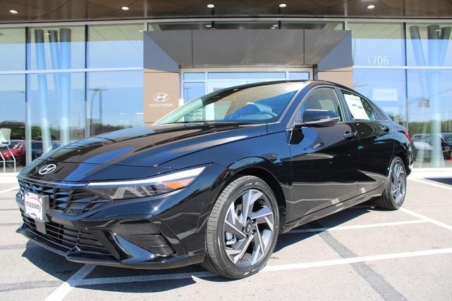 Photo of 2025 Black Hyundai ELANTRA HEV