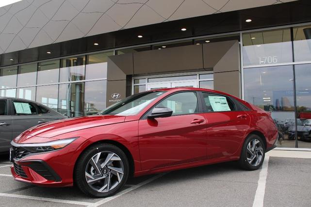 Photo of 2025 Red Hyundai ELANTRA