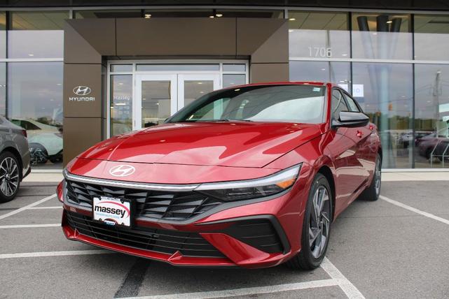 Photo of 2025 Red Hyundai ELANTRA