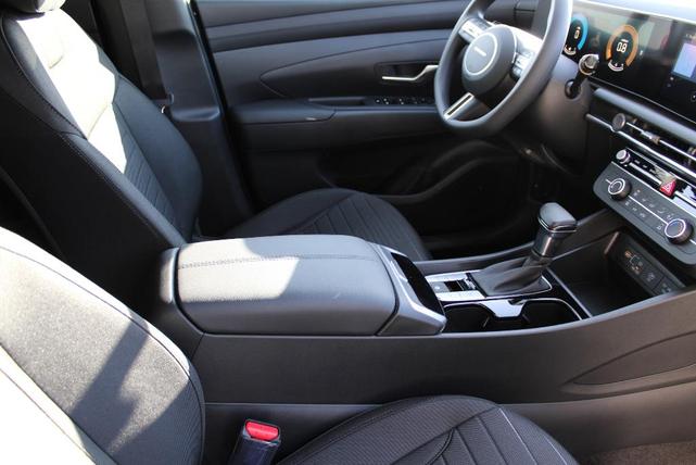 Photo of 2025 Phantom Black Hyundai SANTA CRUZ