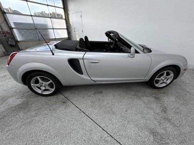 Photo of 2001 Silver Toyota MR2