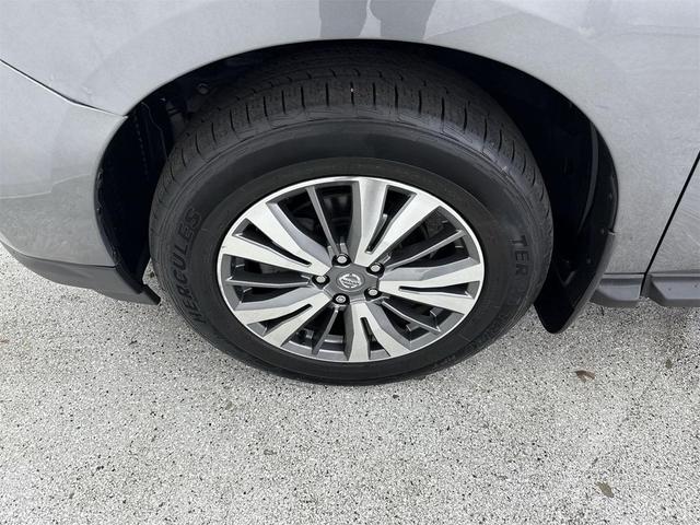 Photo of 2020 Gun Metallic Nissan Pathfinder