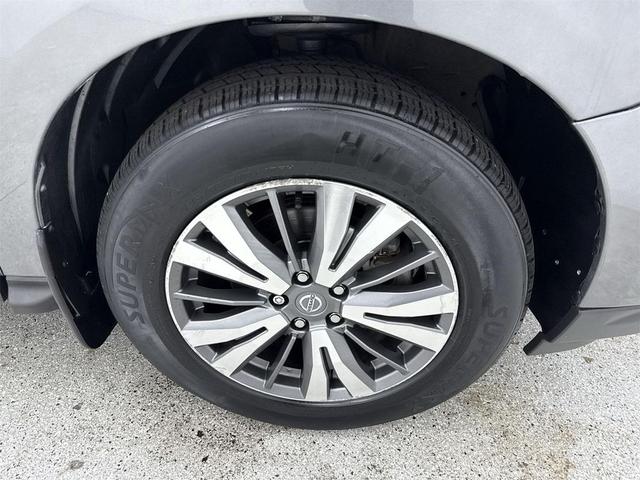 Photo of 2020 Gun Metallic Nissan Pathfinder