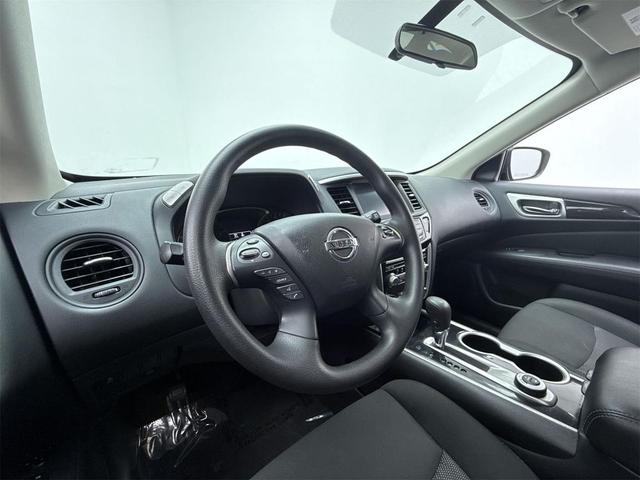 Photo of 2020 Gun Metallic Nissan Pathfinder