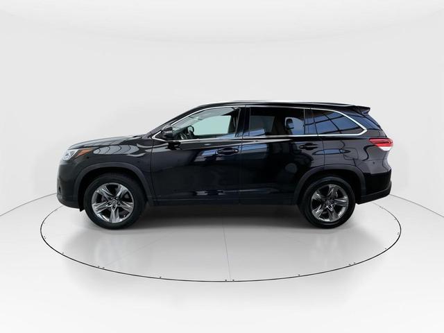 Photo of 2019 Black Toyota Highlander