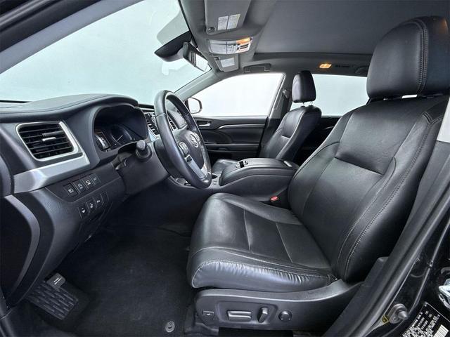 Photo of 2019 Black Toyota Highlander