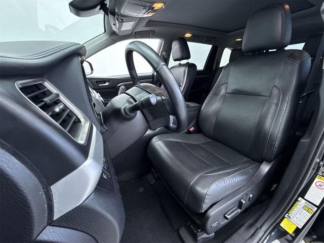 Photo of 2019 Black Toyota Highlander