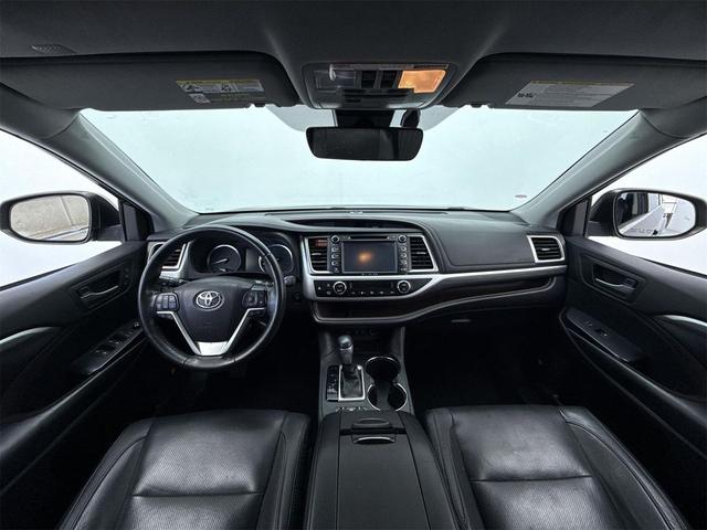 Photo of 2019 Black Toyota Highlander