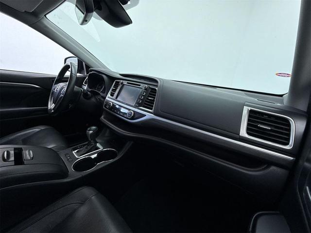 Photo of 2019 Black Toyota Highlander
