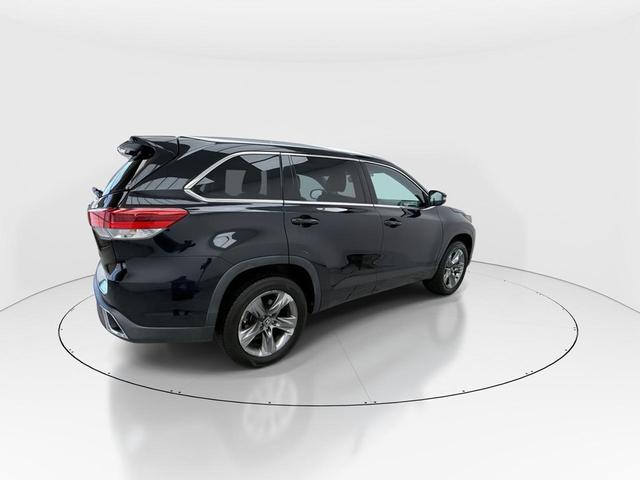 Photo of 2019 Black Toyota Highlander
